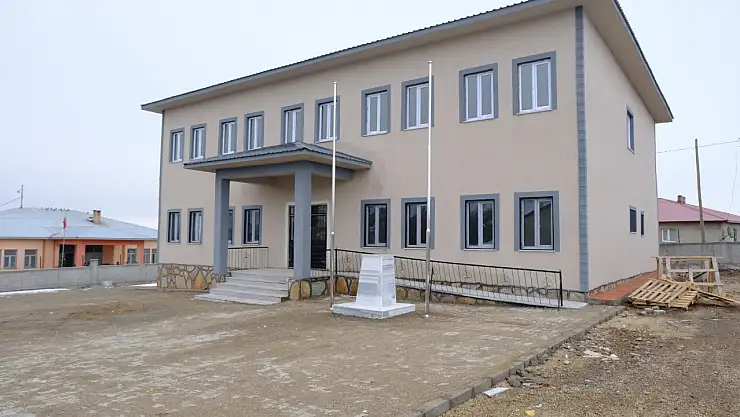 Hamur Ekincik'te yeni ortaokul binası öğrenciler için hazır hale getirildi