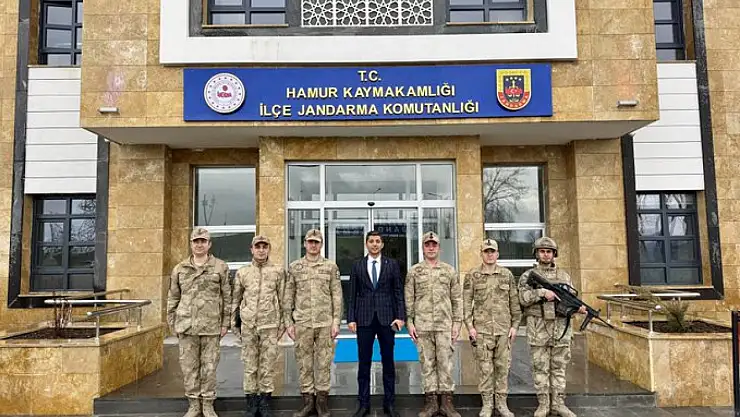 Hamur Kaymakamı Mahir'den emniyet ve jandarmaya bayram ziyareti