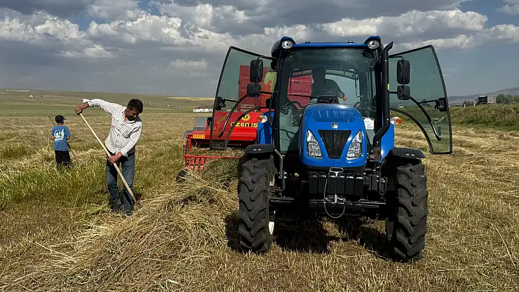 Hasat zamanı Ağrı'da yoğun tempoyla devam ediyor