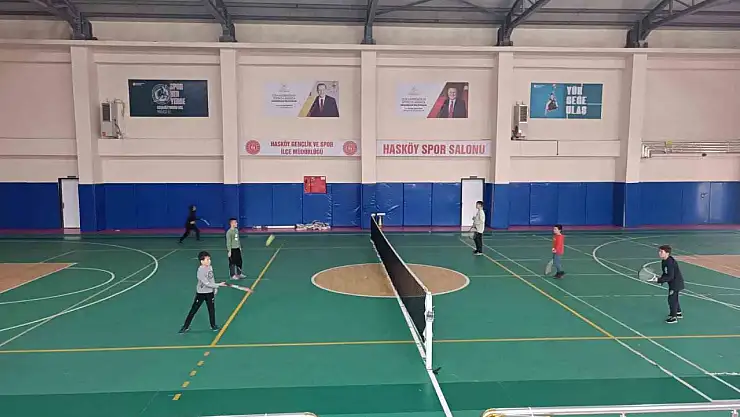 Hasköy'de gençler tenise yöneliyor