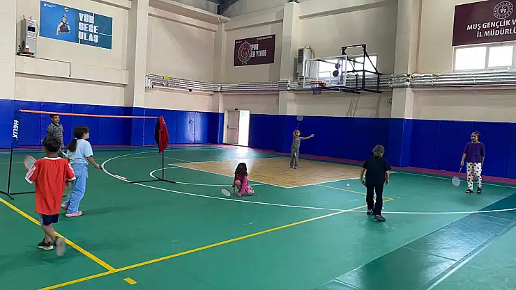 Hasköy Spor Sahasında Genç Sporcuların Yoğun Katılımıyla Antrenmanlar Devam Ediyor