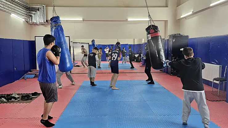 Hasköy Spor Salonu'nda Boks Antrenmanları Yoğun İlgi Görüyor