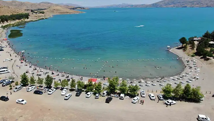 Hazar Gölü, doğunun plajı olarak tatilcilerin ilgisini çekiyor!