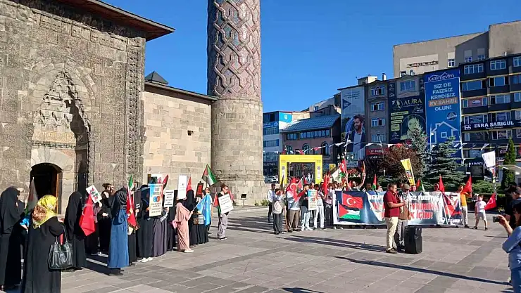 Hekimler Erzurum'da 93. haftada Gazze'nin acılarına sessiz yürüyüşle dikkat çekti