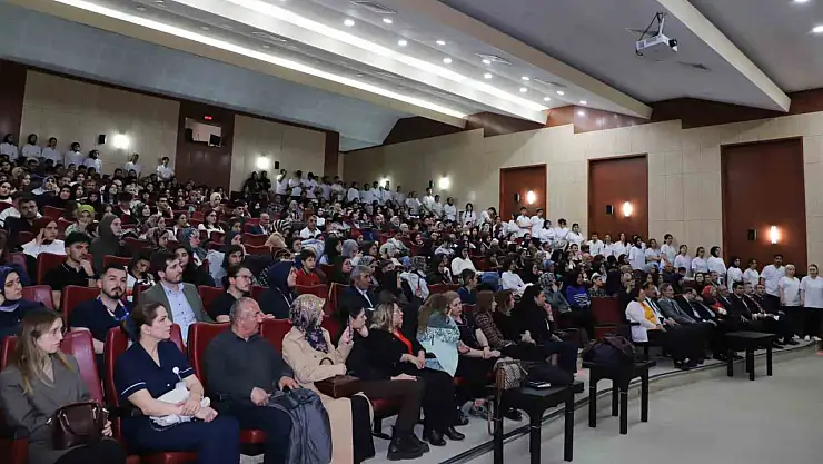 Hemşirelik Fakültesi Öğrencilerinden Anlamlı Başlangıç