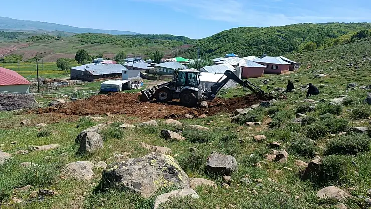 Hınıs Belediyesi Her Noktada Hizmette: 35 Mahallede Yoğun Çalışma Mesaisi!