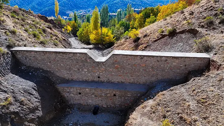 Hizan İlçe Merkezinde Taşkın Koruma Çalışmaları Devam Ediyor