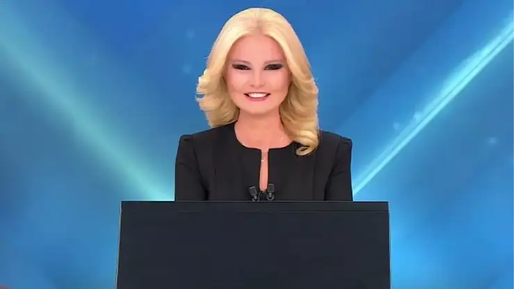 'Hobbit' ve 'Yüzüklerin Efendisi' serilerinde yer alan Legolas adli film kahramanı hangi hayalî canlı türünün bir üyesidir?