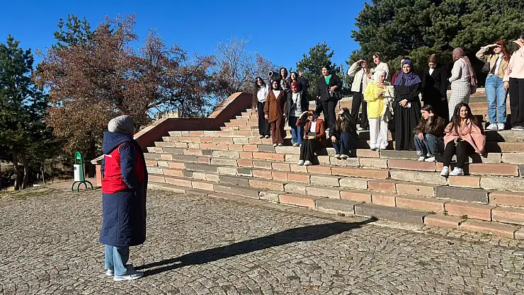 Horasan Kız Yurdu Öğrencileri Erzurum'da Kültürel ve Eğlenceli Bir Gün Geçirdi
