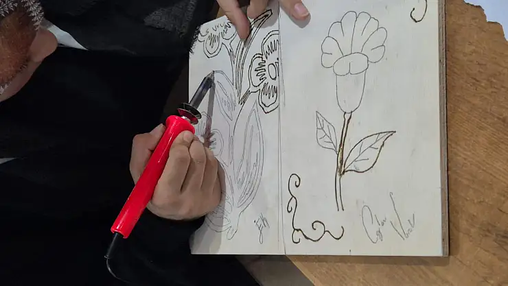 Horasan Yurdu'nda Ahşap Yakma ve Takı Tasarımı Kursu Neşesi