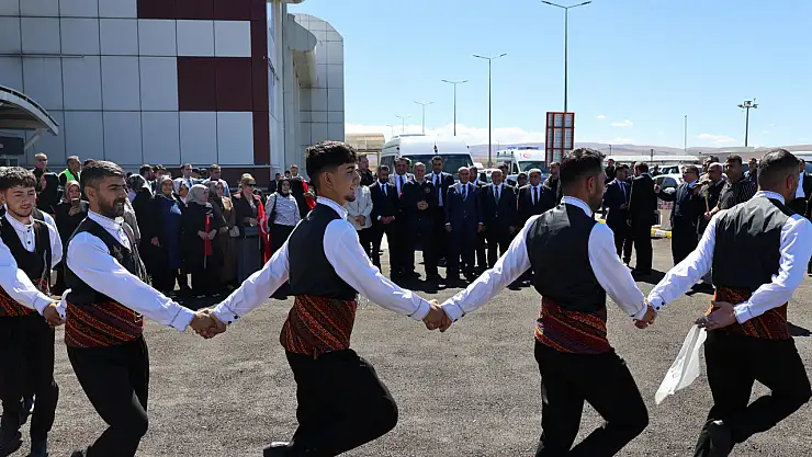 İçişleri Bakanı Yerlikaya Ağrı'da: Davul-Zurnalı Karşılama