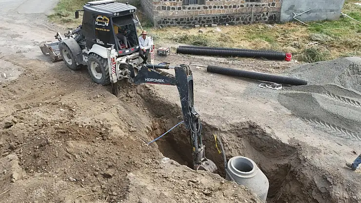 Iğdır Belediyesi'nden Karaağaç Mahallesi'nde Kanalizasyon Hattı Çalışması