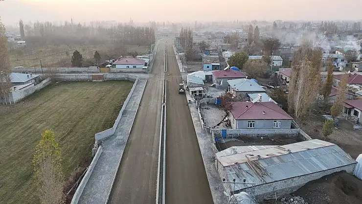 Iğdır Belediyesi Özgür Mahallesi'nde Asfalt Çalışmalarını Sürdürüyor