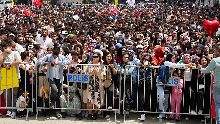 Iğdır'da 1 Mayıs coşkusu: Emekçiler hakları için yürüdü, kültürel etkinlikler ile kutlandı!