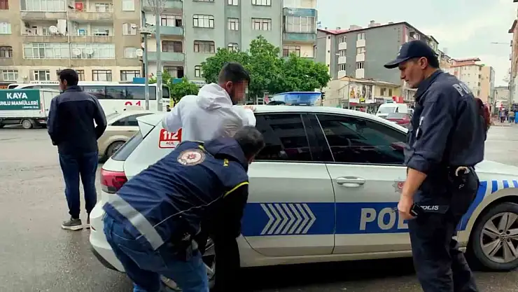 Iğdır'da 556 kişi ve 178 araç denetlendi, yasadışı göçmenler geri gönderildi.