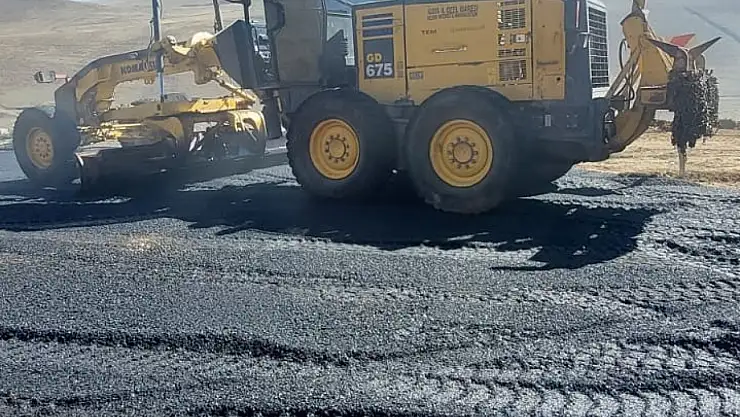 Iğdır'da Aliköse Grup Köy Yolunda Kapsamlı Asfalt Bakım ve Onarım Çalışmaları Devam Ediyor