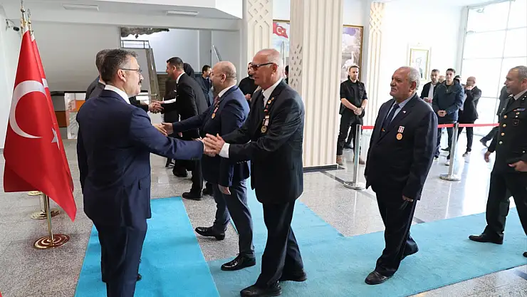 Iğdır'da bayram sabahı birlik ve vefa duygularıyla başladı