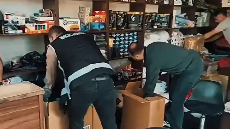 Iğdır'da kaçak tütün operasyonu 5 gözaltı, binlerce paket ele geçirildi