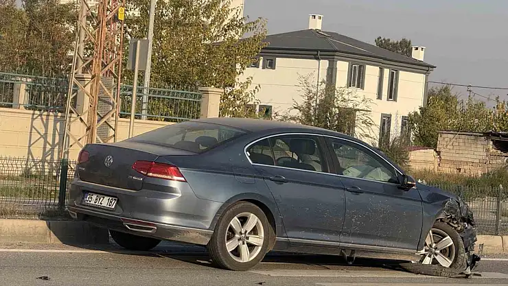 Iğdır'da Kavşakta İki Otomobil Çarpıştı, Can Kaybı Yok!