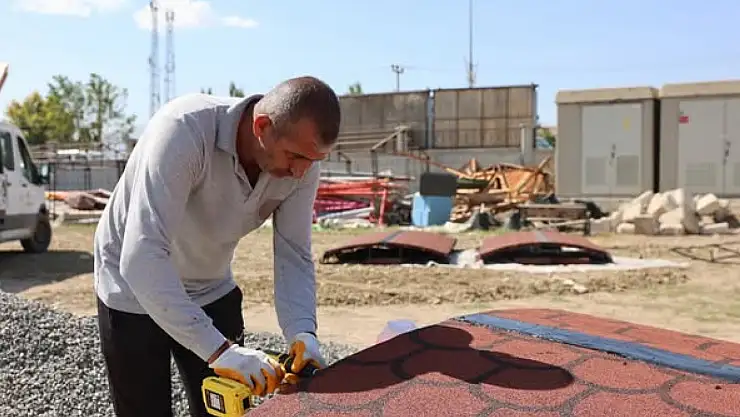 Iğdır'da parklar modernleşiyor: Yeni gölgelikler ile rahat ortam sağlandı