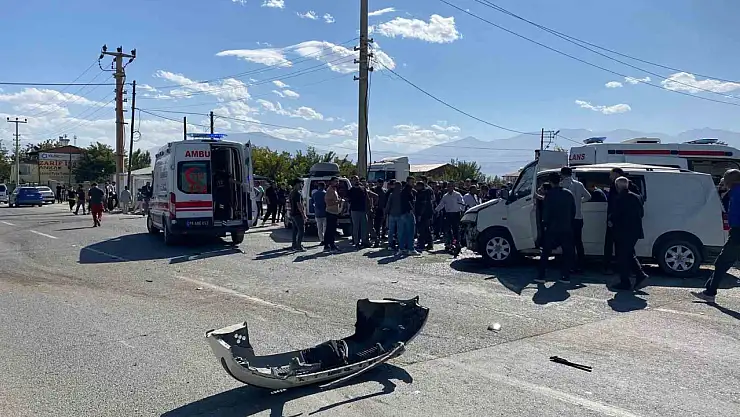 Iğdır'da polis aracıyla ticari araç çarpıştı: 4 yaralı, 2'si ağır durumda