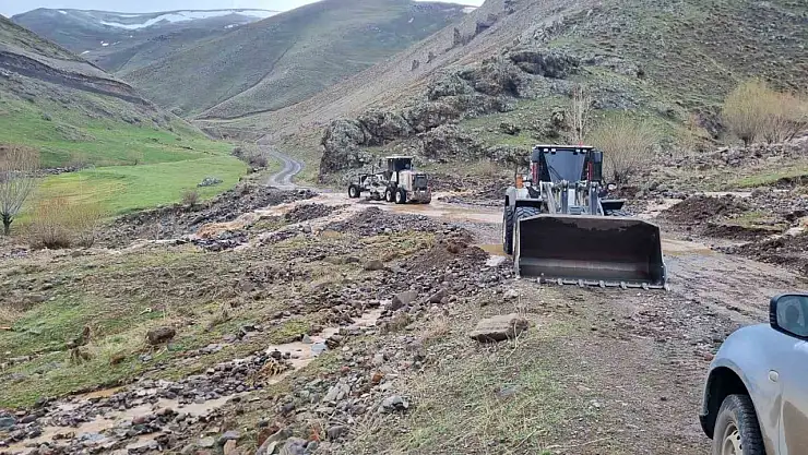 Iğdır'da Şiddetli Yağışlar Yolları Kapattı, Ekipler Hızla Müdahale Ediyor!