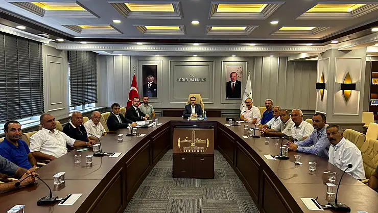 Iğdır'da Vali Turan, muhtarlarla bir araya gelerek halkın taleplerini dinledi