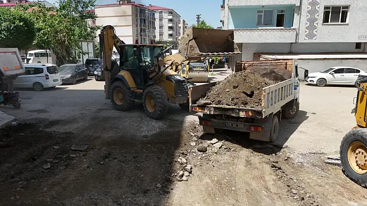Iğdır'da yol asfaltlama projeleri hız kesmeden devam ediyor