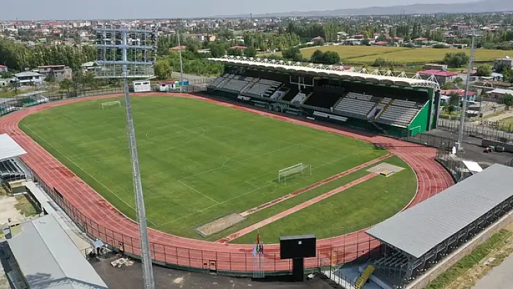 Iğdır FK, Yeni Hocasıyla Taraftarı Önünde Sahada