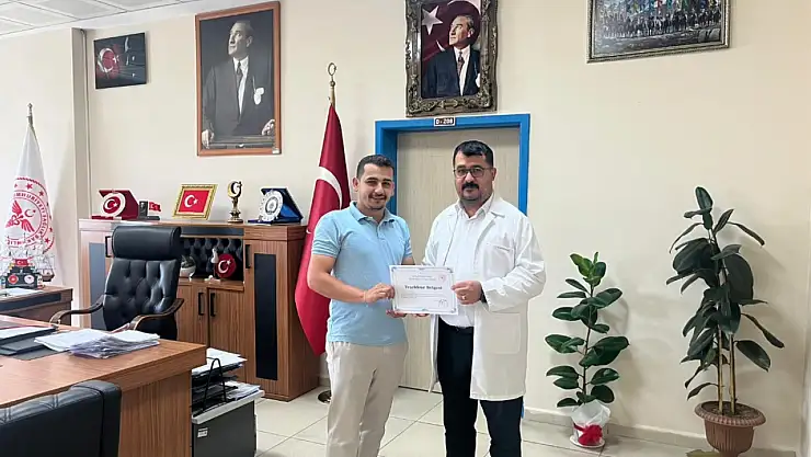 Iğdır Hastanesi'nde Tıbbi Sekreter Aray'a CİMER'den teşekkür belgesi verildi