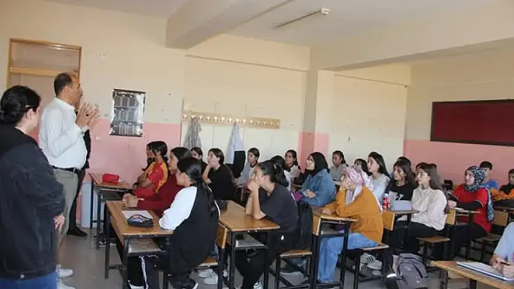 Iğdır İl Eğitim Müdürü Gün, Destekleme Kursları için okulları ziyaret etti
