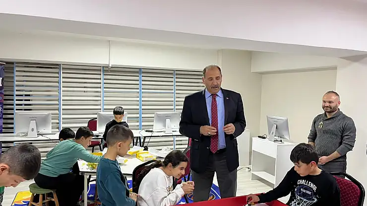 Iğdır İl Milli Eğitim Müdürü Aziz GÜN, Robotik Kodlama Kursunu Ziyaret Etti