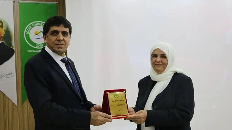 Iğdır Üniversitesi'nde 'Kitap & Kadın' Konulu Söyleşi Düzenlendi