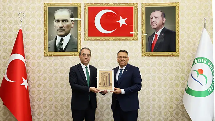 Iğdır Üniversitesi'nde Nahçıvan Başkonsolosu Asip Kaya'dan Rektör Gürel'e Ziyaret