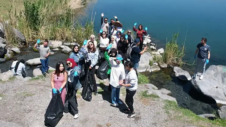 Iğdır Üniversitesi Öğrencilerinden Karasu Çayı'nda Temizlik ve Fidan Dikimi Etkinliği