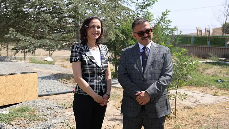 Iğdır Valisi Ercan Turan Sahipsiz Hayvan Bakımevi'ni Ziyaret Etti