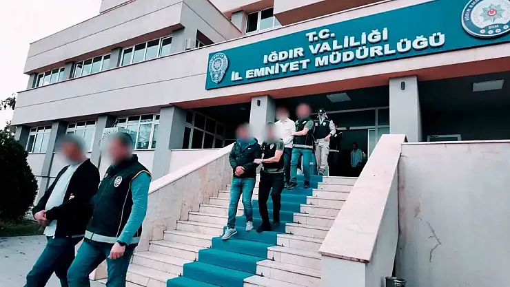 Iğdır ve Ağrı'da Kaçak Göçmenlere Sahte Kimlik Sağlayan Çeteye Operasyon 2 Tutuklama