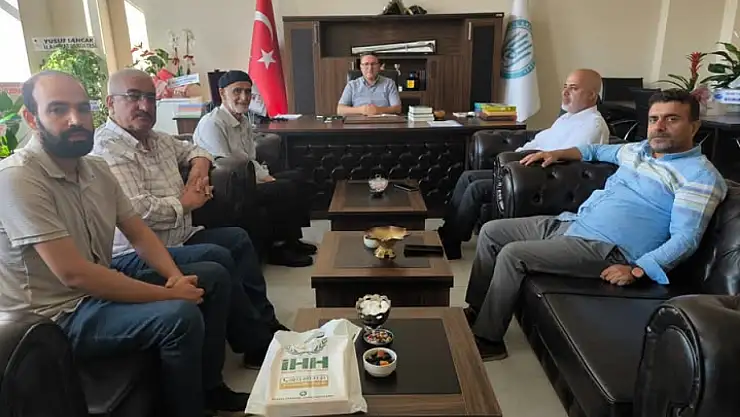 İHH Heyeti, Bitlis Eren İlahiyat Fakültesi Dekanı Prof. Dr. Tahirhan Aydın'ı Ziyaret Etti