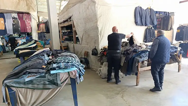 İkinci el kıyafet ve ayakkabılar Ağrı pazarında ilgi görüyor