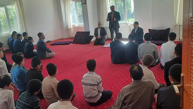 İl Müftüsü Kadir Koçak'tan Güroymak Haliliye Yatılı Erkek Kur'an Kursu'na Ziyaret