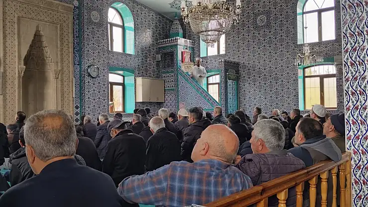 İlçe Müftüsü Çelebi, Cuma Namazı ve Taziye Ziyaretinde Bulundu