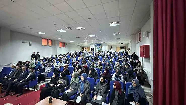 İmam Hatipliler Haftası'nda Van'da ilginç konferans ve öğrencilerden etkileyici gösteri