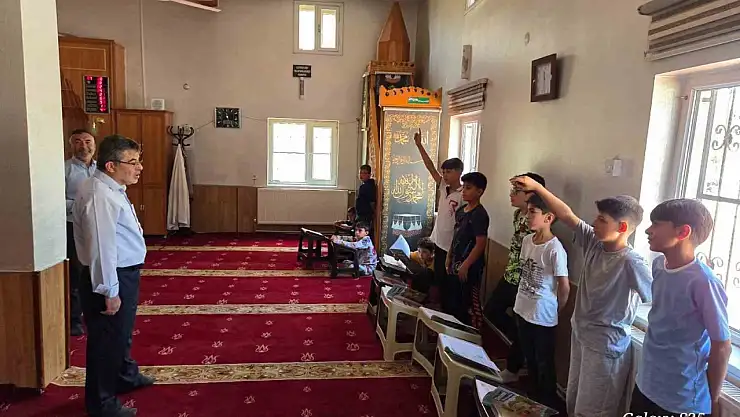 İpekyolu Müftüsü Tavlaşoğlu, Kur'an Kursları Ziyaretiyle Öğrencileri Motive Etti