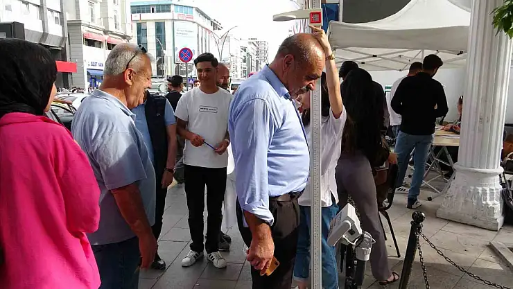 İpekyolu Sağlık Müdürlüğü'nden Sağlıklı Yaşam İçin Sigara ve Obeziteyle Mücadele Standı Açıldı