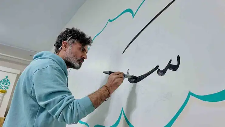 Iraklı hattat Türkiye'de ilk eserini Hıfzı Efendi Camii'nde sundu