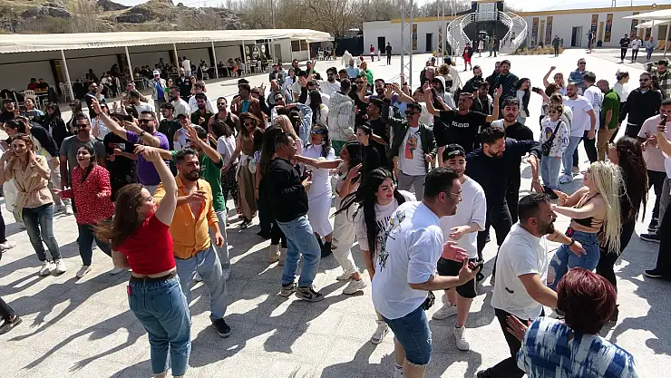 İranlılar Van'da Nevruz coşkusunu yaşıyor