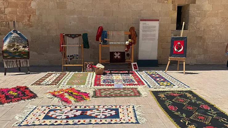 İshak Paşa Sarayı bu kez de sanatseverleri ağırladı: Nur'ul Ayn sergisi beğeni topladı