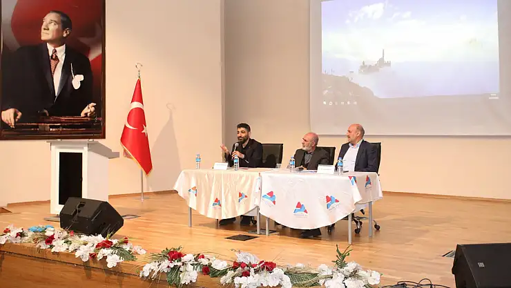 İslam modernle uyum sağlamalı mı? AİÇÜ panelinde tartışıldı