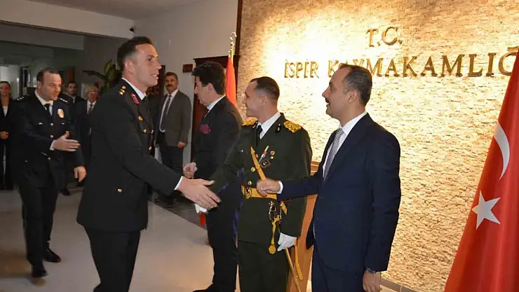 İspir'de Cumhuriyet Bayramı coşkusu: Öğrenciler gösterileriyle kutlamalara renk kattı!