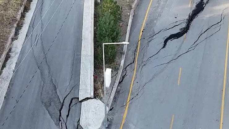 İspir'de Heyelan Alarmı: Evler Boşaltıldı, Can Kaybı Yaşanmadı